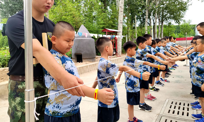 “飞虎队”夏令营成员体验湖北科技发展成果(图1)