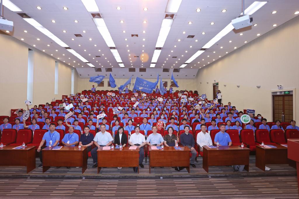 海峡两岸青少年陆地冰壶夏令营启幕