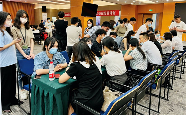 港澳大学生逐浪海南自贸港:从职场新人到得力帮手(图1)